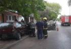 Un vehículo volcó luego de chocar a un auto que estaba estacionado
