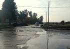 La esquina de Paso y Río Dulce se encuentra inundada por una pérdida de agua