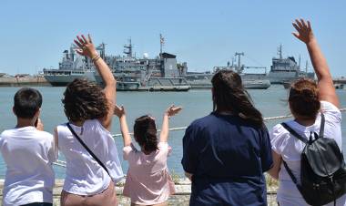 Desde Puerto Belgrano zarpó el aviso ARA “Estrecho de San Carlos” rumbo a  la Campaña Antártica de Verano