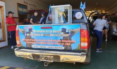 Se realiza un peregrinaje para homenajear a jóvenes bomberos fallecidos