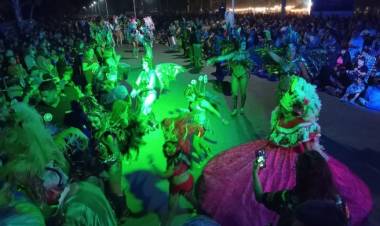 Una multitud disfrutó el Carnaval en Puerto Rosales