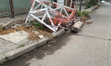 “Las tareas inconclusas de reparación y mantenimiento de ABSA se están convirtiendo en un serio peligro para los vecinos rosaleños”