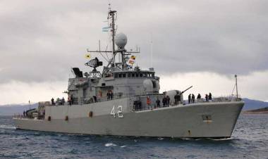 En el Puerto de Ingeniero White se está realizando un puertas abiertas por el Día de la Armada Argentina