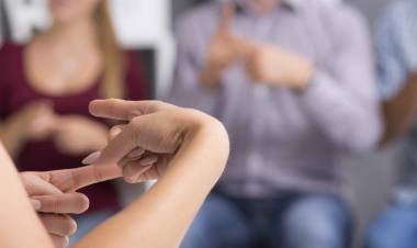 Se presentará una charla sobre comunicación en lenguaje de señas