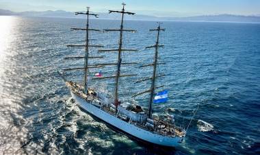 La fragata ARA “Libertad” se despidió de Valparaíso