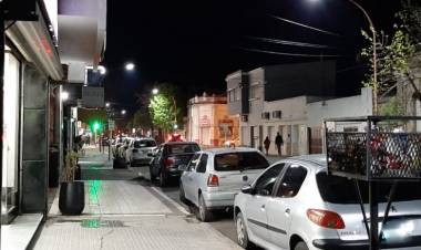 El Municipio instaló nuevas luminarias LED en calle Rivadavia y en el perímetro del Hospital Municipal