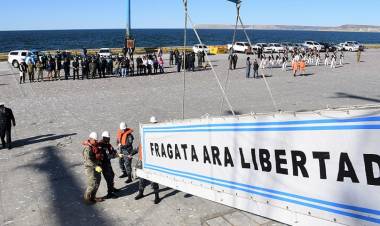 Por primera vez en la historia la fragata ARA “Libertad” amarró en Comodoro Rivadavia