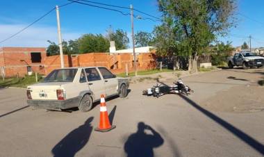 Un accidente de tránsito dejó un motociclista con heridas