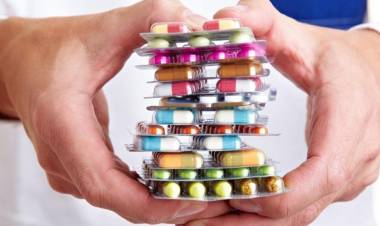 El DNU autoriza a comercializar medicamentos de venta libre en locales que no sean farmacias