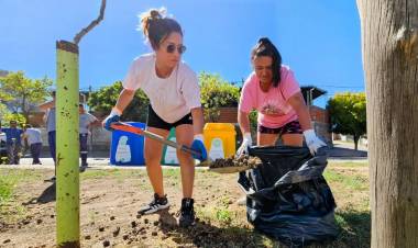 Se realizó la limpieza y acondicionamiento de la Plaza del Barrio Gottling