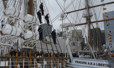 La fragata ARA “Libertad” inició su 52° Viaje de Instrucción