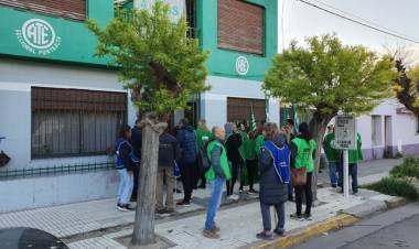 Exámenes y retiro voluntario: un diciembre complejo para el personal civil de la Armada