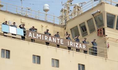 El ARA Irízar zarpó rumbo a la Campaña Antártica de verano