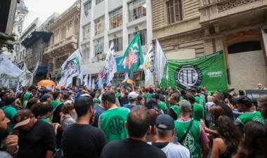 ATE exigió un salario mínimo de $1.600.000 y la paritaria estatal pasó a cuarto intermedio