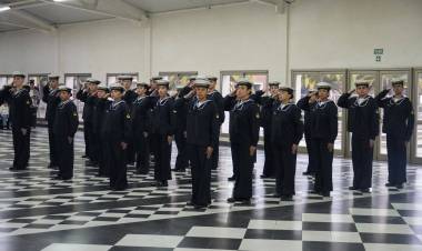 Egresaron aspirantes navales CUIM en la Escuela de Suboficiales de la Armada