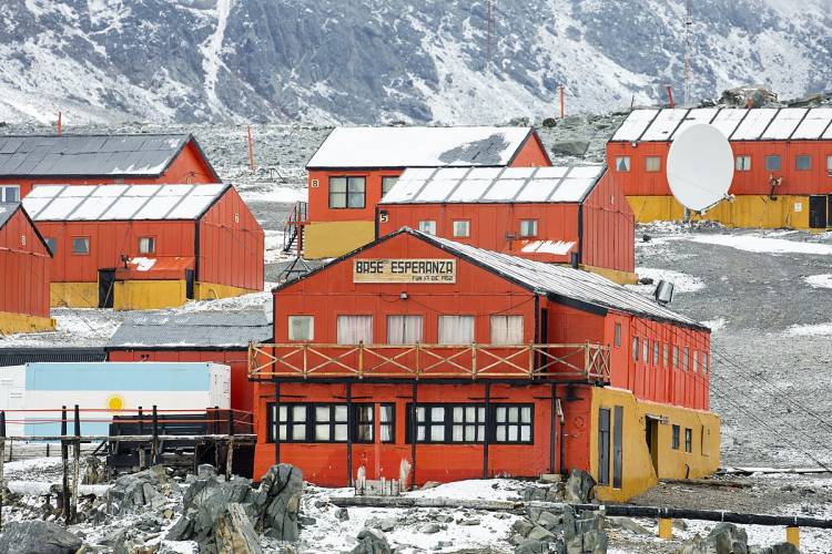Evacúan Base Esperanza de la Antártida tras 24 casos de Covid-19