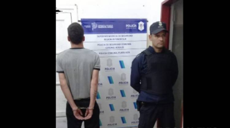 Un hombre se resistió a su detención mediante golpes de puño