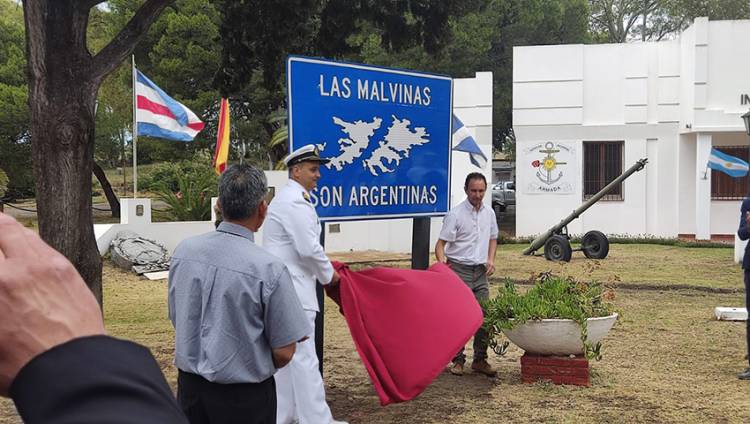 El Museo Histórico de la Base de Infantería de Marina Baterías recibió donaciones