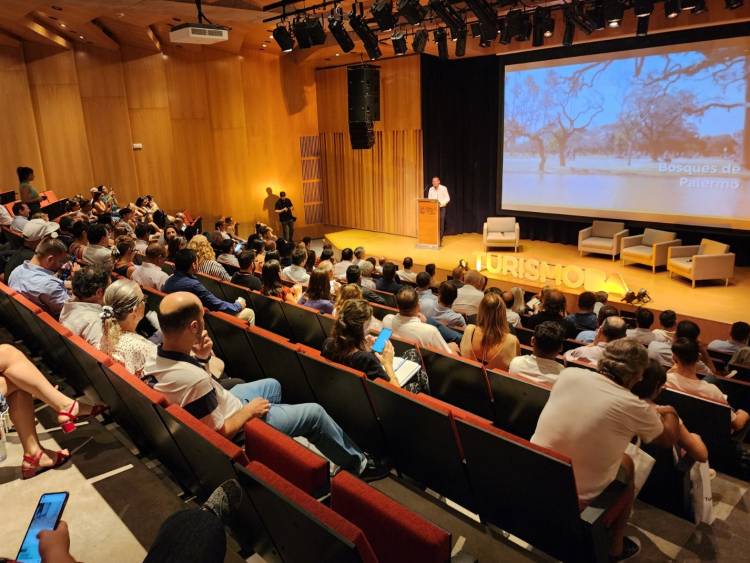 El Intendente Uset disertó en importante encuentro de gestión turística en CABA