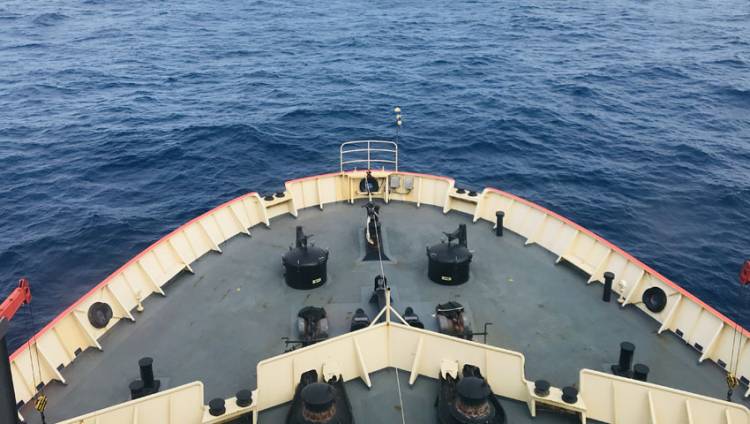 El rompehielos ARA “Almirante Irízar” realiza el cruce del pasaje Drake