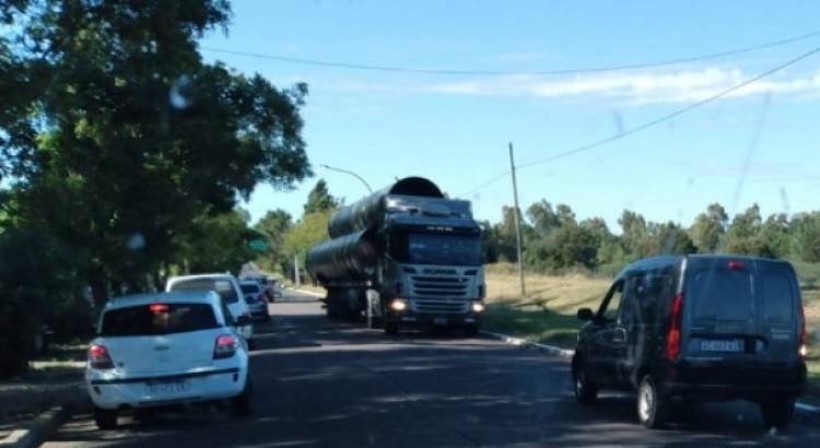 Concejales reclaman al Municipio “mayor rigurosidad” en los controles por tránsito pesado de Puerto Rosales