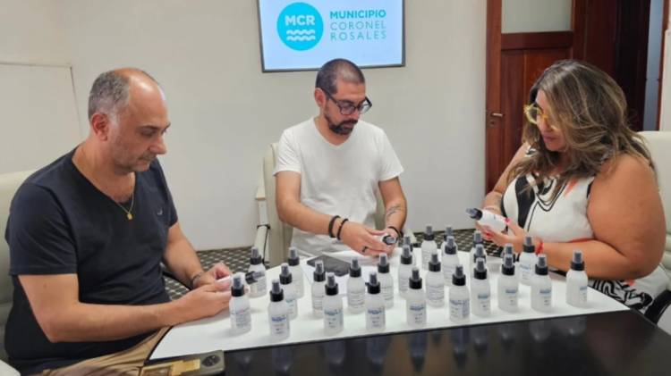 Coronel Rosales recibió el primer lote de repelente producido junto con la UNS