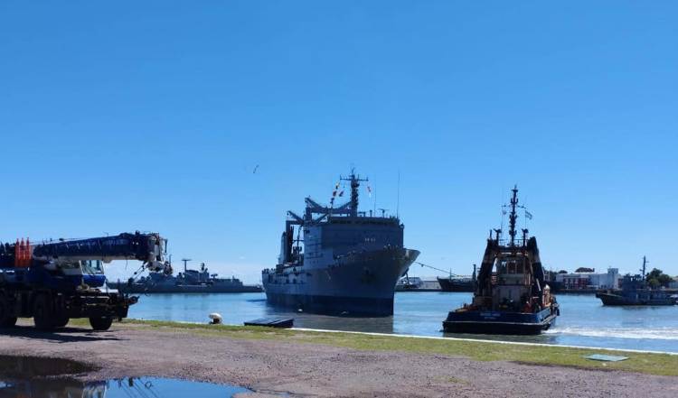 El buque logístico ARA “Patagonia” puso proa al sur