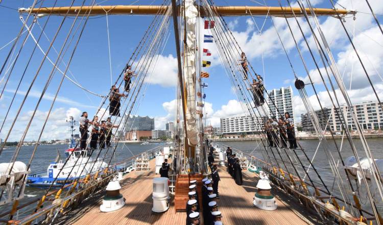 La fragata ARA “Libertad” arribó al puerto de Hamburgo en Alemania