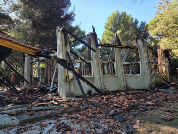 Ordenaron una medida de seguridad restrictiva para el menor acusado de incendiar la capilla
