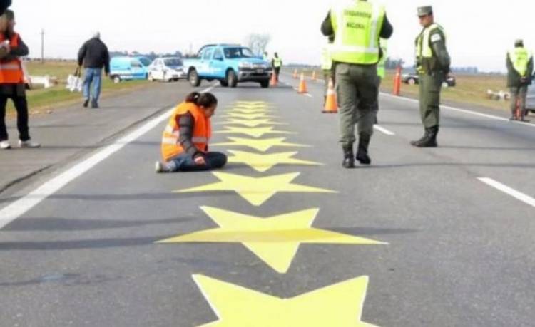 “Vialidad no nos permite pintar más estrellas amarillas en la ruta” afirman desde la ONG