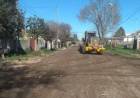 El Municipio de Coronel Rosales continúa trabajos en calles de tierra en diferentes barrios y localidades