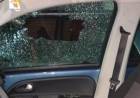 Circulaba por Avenida Jujuy y sufrió la rotura de cristales de su vehículo tras un ataque a piedrazos