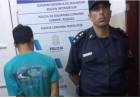 Un hombre tenía prohibido acercarse a su pareja y lo detuvieron llevándola en moto
