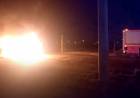 Un auto sufrió pérdidas totales tras un incendio 
