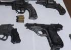 Detuvieron a dos personas por evadir un control y les encontraron armas