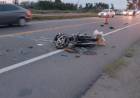 Una mujer se desmayó mientras conducía y chocó a una moto
