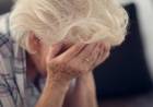 Una mujer de 97 años fue engañada por teléfono y le robaron USD6.000 y $600.000