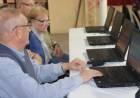 Proponen crear talleres sobre tecnología para adultos mayores
