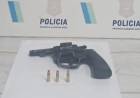 Un delincuente iba en un remís con un revólver, droga y herramientas presuntamente robadas