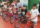 Se realizó la entrega de bicicletas y kits escolares