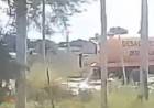 Camión desobstructor vació su carga de líquidos cloacales en una esquina de Barrio Laura