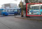Un colectivo sufrió un desperfecto mecánico y chocó contra un semáforo
