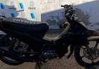 Motociclista escapó de la policía y chocó contra un paredón