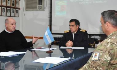 La Armada y el Municipio de Coronel Rosales firmaron un acta para prevenir y actuar ante incendios forestales