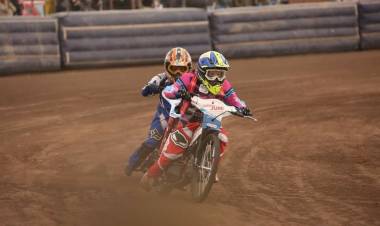 Speedway: La Puntaltense Magdalena Bouscayrol, con sólo 8 años de edad, tuvo su estreno en 50cc Menores