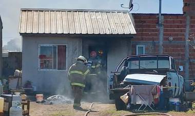 Tras el incendio de su casa, solicitan ayuda para la familia damnificada