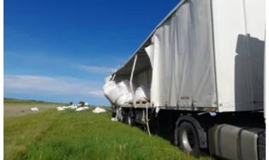 La caída de sustancias peligrosas en ruta 3 genera corte de tránsito