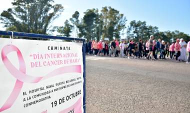 La Armada realizó la primera caminata por la prevención del cáncer de mama