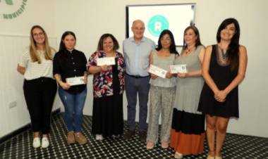 El Intendente Uset entregó nuevas ayudas económicas a 8 emprendedores rosaleños