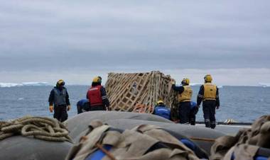 El rompehielos ARA “Almirante Irízar” reabasteció Marambio en la Antártida